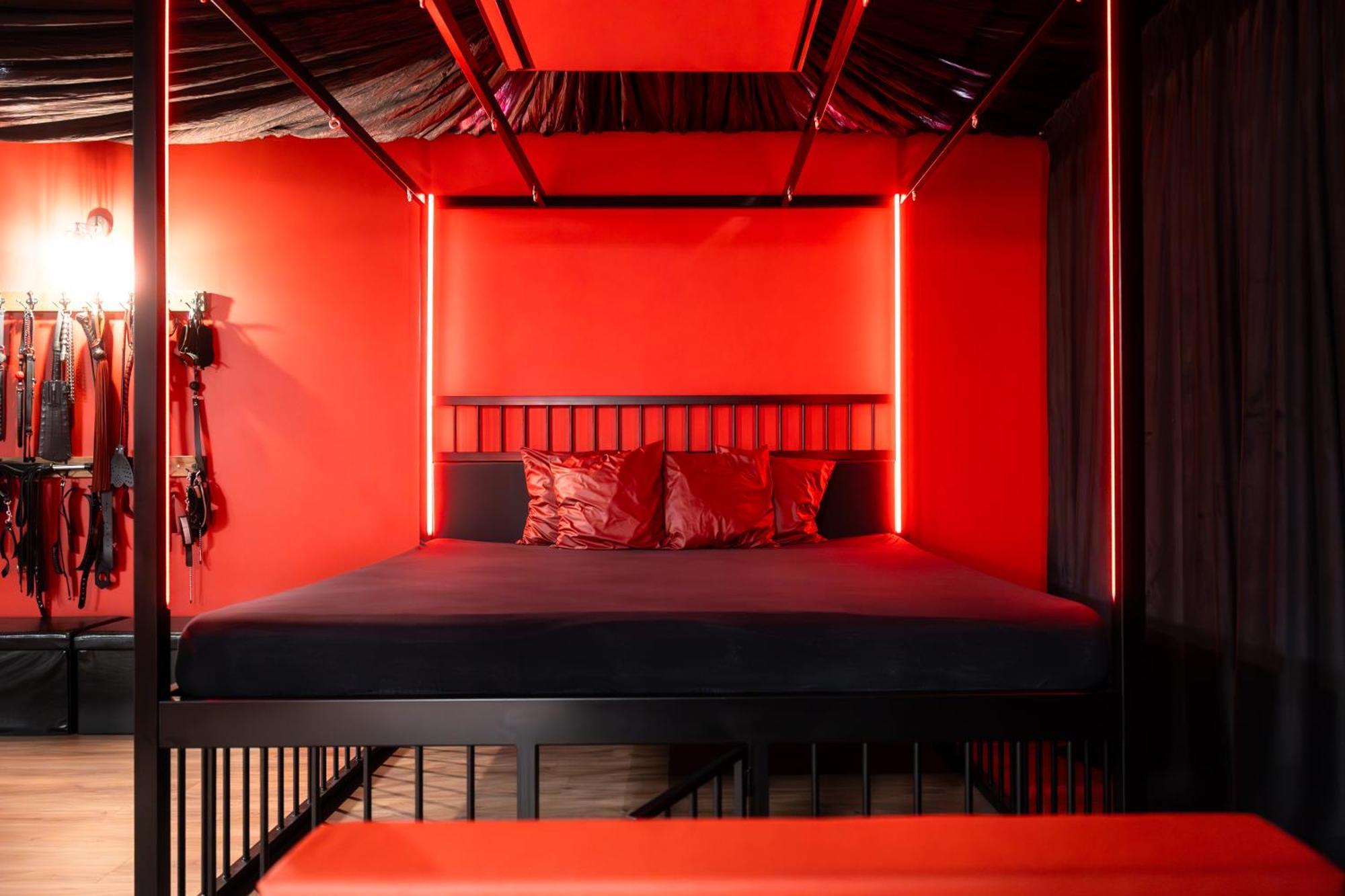 Bdsm Red Apartments Вильнюс Экстерьер фото